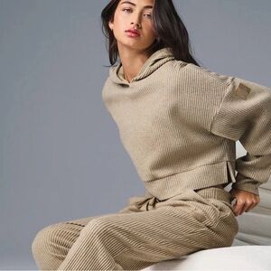 ALO Yoga Tan Ribbed Women Sweater and Sweatpants